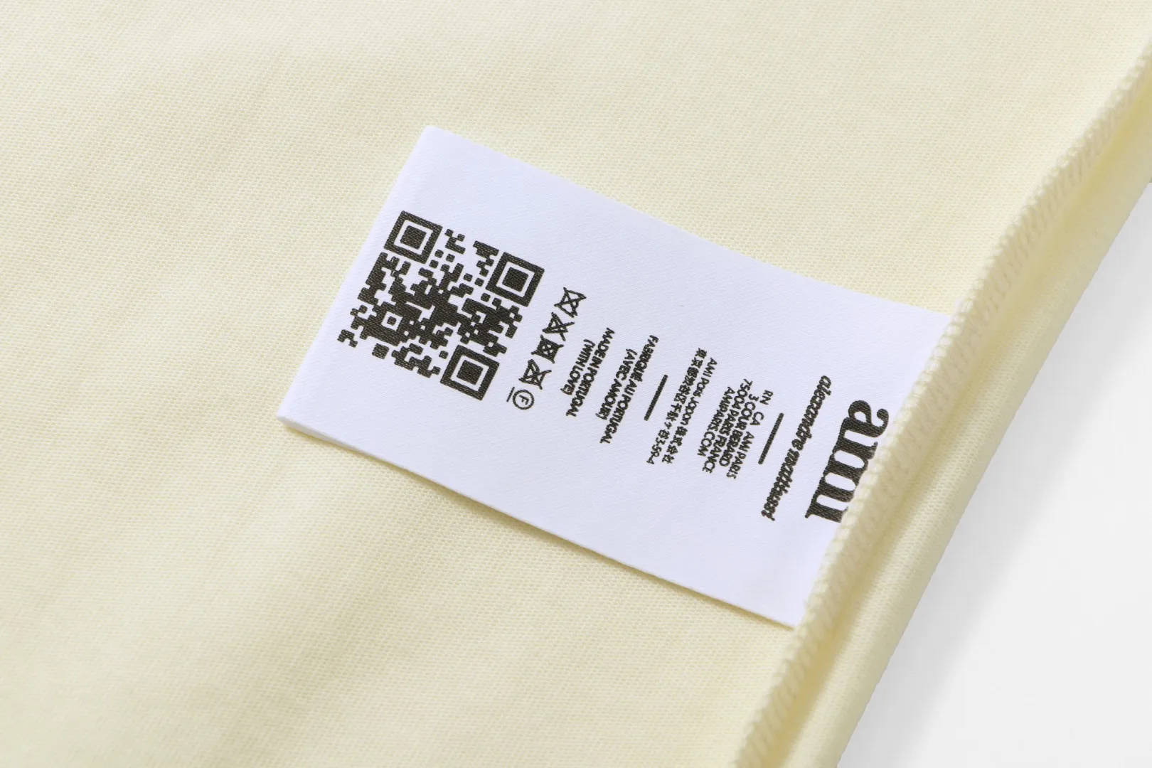 Style No.: A 008# P57 Ami 2026 Spring/Summer New Arrival T-shirt Short Sleeve The workmanship of this chapter is extremely cumbersome and complicated. It uses water-soluble polyester and water-soluble thread, first starting the pattern, dyeing, then air-drying, shaping, and then laser processing of details. The process time is long, which distinguishes it from the garbage version of the leaky bottom fabric on the market. We completely restore the correct version of the official website 1:1, with high-weight fabrics, synchronized detail routing, and restored official website letter embroidery, which is the only correct version on the entire network. Color: Apricot Black Navy Blue White Sizes: S-XL